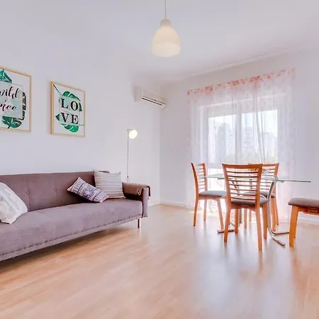 Spacious 2 Bedroom In Lägenhet Faro