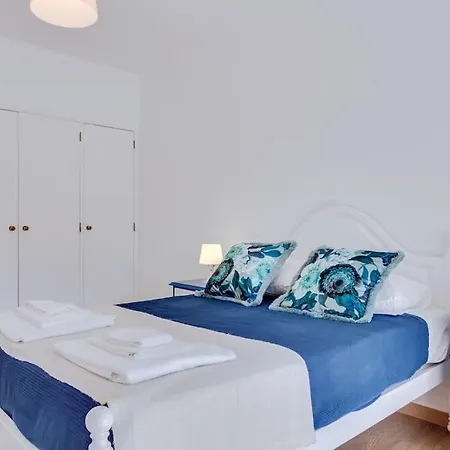 Spacious 2 Bedroom In *