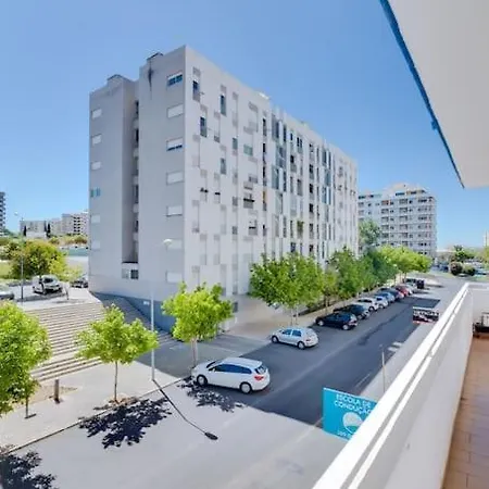 Spacious 2 Bedroom In Apartamento *