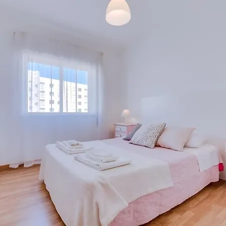 Spacious 2 Bedroom In Apartamento