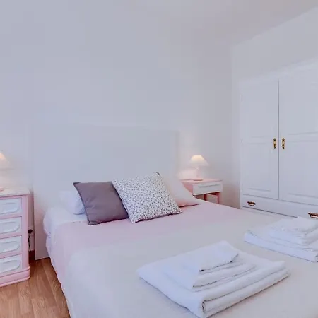 Spacious 2 Bedroom In Apartamento *